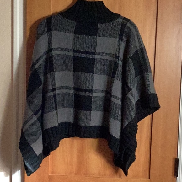 Columbia women’s grey and black plaid knit pattern poncho. Size OS - Picture 2 of 8
